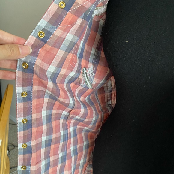 Beautiful Shirt with Designs - Picture 9 of 14